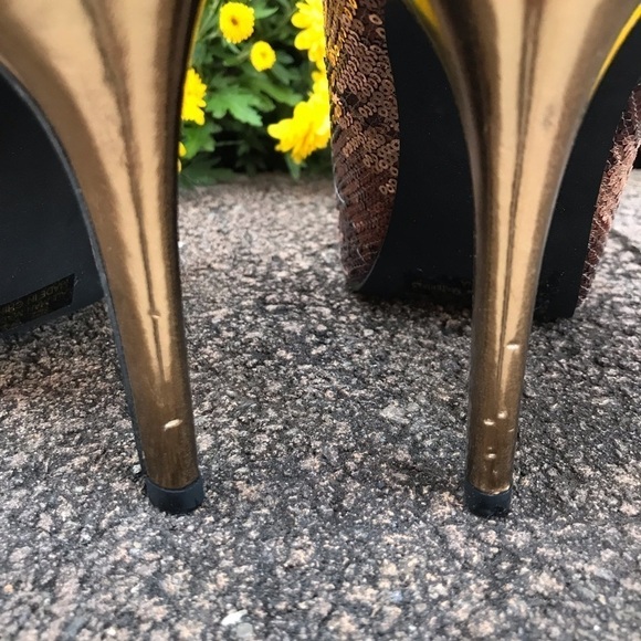 JUST FABULOUS 7.5 Copper Sequins Platform Pumps Size 7.5 - Picture 13 of 16